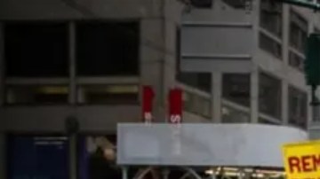 Los organizadores convocaron la protesta bajo el lema "Manos fuera".