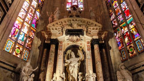 La Iglesia honra a través del santoral, a figuras espirituales.