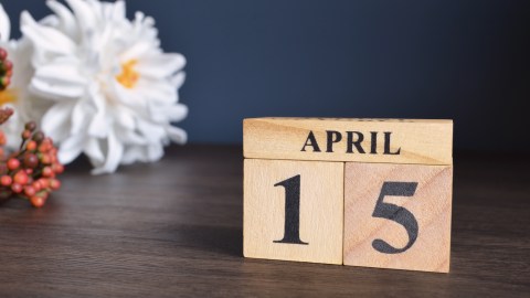 El 15 de abril se recuerda el legado de destacados santos.