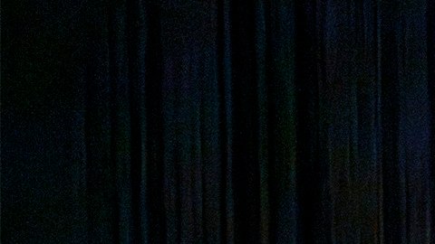 Ainadamar es una ópera con elementos contemporáneos, como proyecciones y música con sintetizadores.