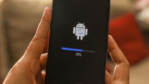 Al permitir compilar en la nube las apps se instalan de forma mucho más rápida en los teléfonos con Android 16