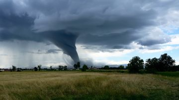 El domingo se reportaron más de 10 tornados en Nebraska y granizo.