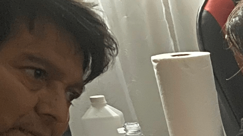 José Alejandro Lemuz y su hijo Alejandro, momentos antes de tomar el medicamento de ayuda médica para morir.