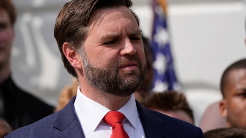 El vicepresidente J.D. Vance sostiene que quienes reclaman el proceso legal debido para deportaciones, no quieren que se realicen.