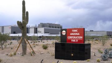 La hermética fábrica de Arizona que expone las contradicciones del plan de Trump para impulsar una nueva "edad de oro" en EE.UU.