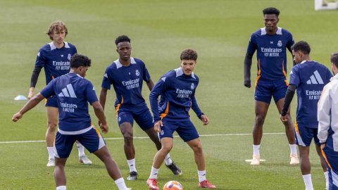 MADRID, 10/05/2025.-Los jugadores del Real Madrid durante el entrenamiento de este sábado en Valdebebas, preparatorio del clásico que mañana le enfrenta al FC Barcelona.-EFE/ Daniel González