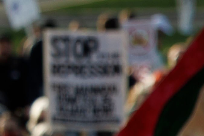 Manifestantes protestan contra las políticas del presidente Trump el 1 de Mayo en Boston, Massachusetts.