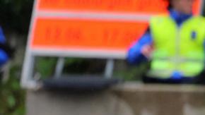 Los servicios de emergencias trabajaban en el lugar de los hechos y llevaban a cabo una operación especial para detener al criminal.