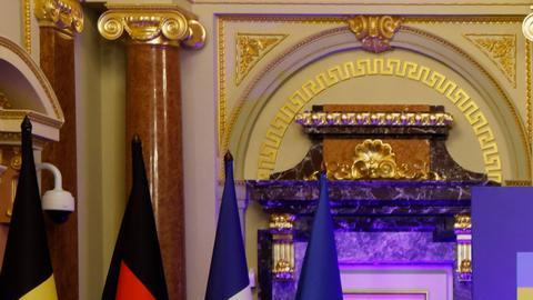 El canciller alemán Friedrich Merz, el presidente francés Emmanuel Macron, el presidente ucraniano Volodimir Zelensky, el primer ministro británico Keir Starmer y el primer ministro polaco Donald Tusk se reunieron en Kiev.