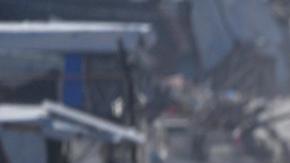 Palestinos desplazados que huyeron de los ataques militares israelíes en Beit Lahia, llegan al norte de la franja en busca de refugio