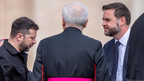 Vicepresidente de EE. UU. se reúne con Zelenski en Roma