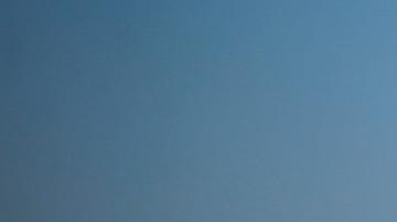 El humo se eleva tras un ataque aéreo israelí en un campamento de refugiados en el norte de la Franja de Gaza.