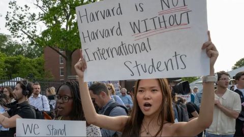 China protesta por revocación de visas a estudiantes en EEUU