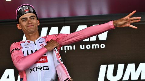 El mexicano Isaac del Toro mantiene la maglia rosa que lo distingue como el líder de la competencia.