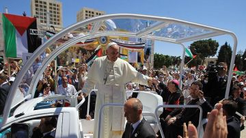 El papamóvil que Francisco usó en Belén se convertirá en una clínica móvil para los niños de Gaza, según el último deseo del pontífice