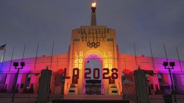El pebetero del Memorial Coliseum es iluminado el 13 de septiembre de 2017 al hacerse oficial que Los Ángeles sería la sede de los Juegos Olímpicos de 2028. El estadio de la emblemática fachada será tres veces olímpico.