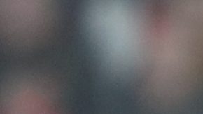 Kenedy jugando contra el Liverpool.