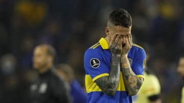 Dario Benedetto of Argentina's Boca Juniors leaves the field after loosing 5-6 to Brazil's Corinthians in a penalty shootout during a Copa Libertadores round of sixteen soccer match in Buenos Aires, Argentina, Tuesday, July 5, 2022. (AP Photo/Victor R. Caivano)