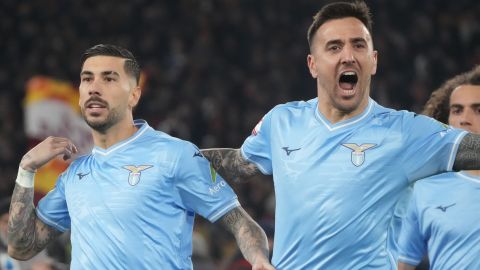 A Matías Vecino le queda un mes de contrato con la Lazio.