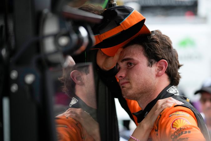 Pato O'Ward no pudo contener sus emociones al final de las 500 Millas de Indianapolis de 2024, cuando el triunfo se le escapó de la bolsa.