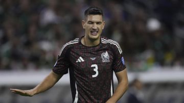 César Montes, defensor de la selección de México.