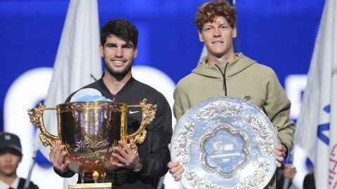 En la última final que disputaron, Carlos Alcaraz derrotó a Sinner por el título del Abierto de China
