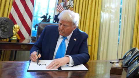 El presidente Trump ha firmado varias órdenes ejecutivas sobre inmigración.