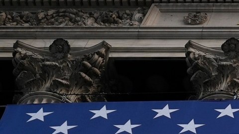 a pesar de esta historia de éxito, los emprendedores latinos y las pequeñas empresas enfrentan desafíos a nivel estatal y nacional.