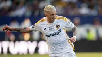 Marco Reus tuvo el empate en tiempo de compensación, pero estrelló el balón en el poste.
