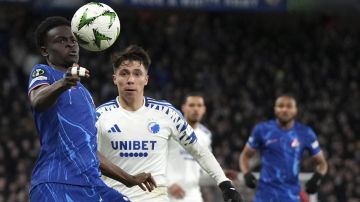 Huescas en un partido contra el Chelsea por la Conference League.