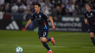 San Diego FC midfielder Hirving Lozano (11) in the first half of an MLS soccer match Saturday, April 12, 2025, in Commerce City, Colo. (AP Photo/David Zalubowski)