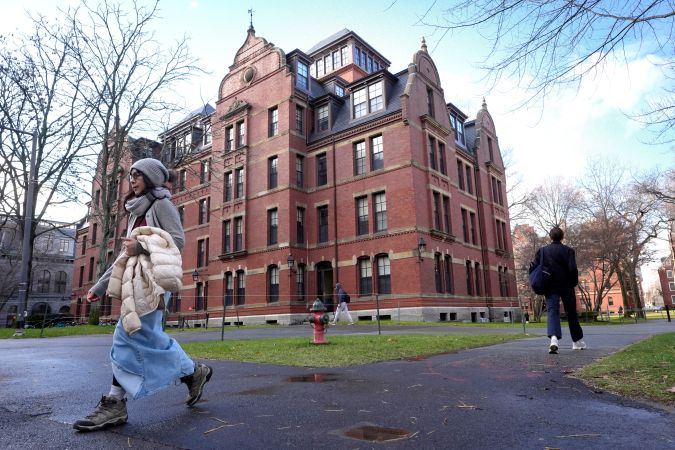 Trump insiste en que Harvard debería facilitar a su Gobierno datos de sus estudiantes