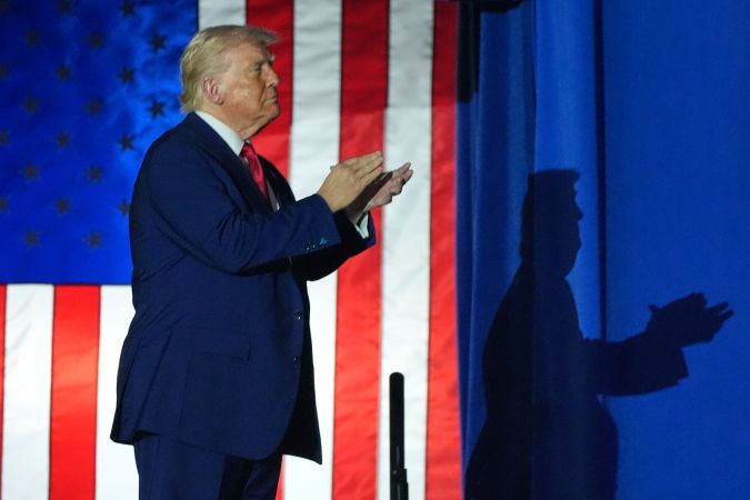 Sheinbaum y Trump acuerdan "mejorar balance comercial” en llamada telefónica