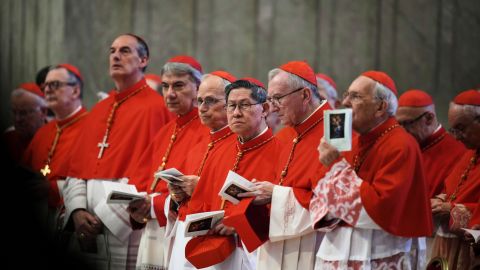 Algunos de los cardenales que participarán en el cónclave a partir de este miércoles.