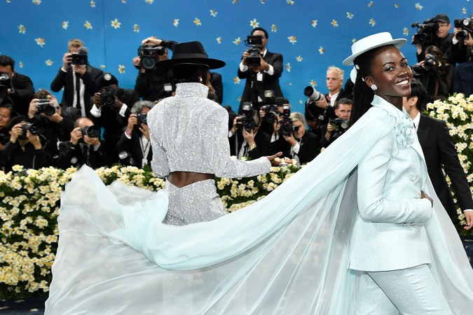 Lupita Nyong'o asiste a la gala benéfica del Instituto del Vestido del Museo Metropolitano de Arte en celebración de la inauguración de la exposición "Superfine: Tailoring Black Style", el lunes 5 de mayo de 2025, en Nueva York. (Foto: Evan Agostini/Invision/AP)