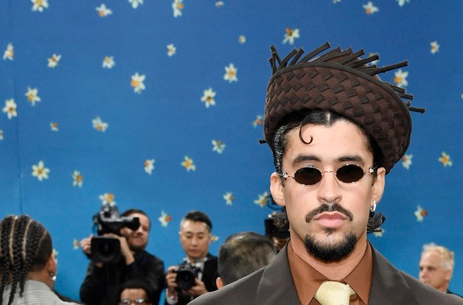 Bad Bunny asiste a la gala benéfica del Instituto del Vestido del Museo Metropolitano de Arte en celebración de la inauguración de la exposición "Superfine: Tailoring Black Style", el lunes 5 de mayo de 2025, en Nueva York. (Foto: Evan Agostini/Invision/AP)
