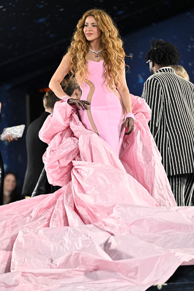 Shakira asiste a la gala benéfica del Instituto del Vestido del Museo Metropolitano de Arte en celebración de la inauguración de la exposición "Superfine: Tailoring Black Style", el lunes 5 de mayo de 2025, en Nueva York. (Foto: Evan Agostini/Invision/AP)