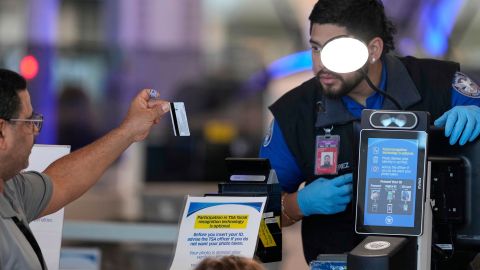 Los agentes de TSA ya solicitan Real ID.