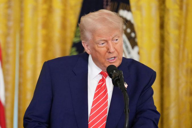 Trump prevé aceptar un Boeing regalo de Qatar y usarlo como Air Force One, según la prensa