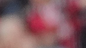 Xabi Alonso sostiene el trofeo de la Bundesliga que ganó la campaña pasada.