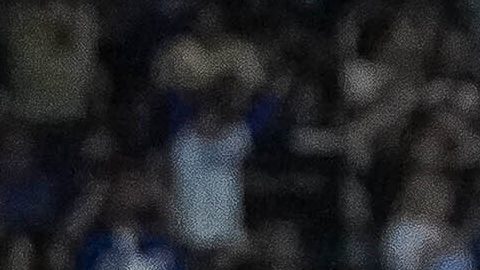Shohei Ohtani celebra inmediatamente después de conectar un jonrón de tres carreras en la novena entrada para darle a los Dodgers un emocionante triunfo de 14-11 sobre los Diamondbacks de Arizona.