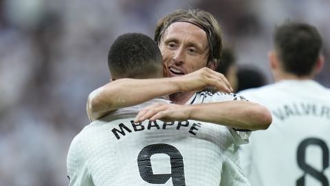 Real Madrid's Kylian Mbappe (9) is congratulated by Luka Modric after he score the 2nd goal against Real Sociedad during a Spanish La Liga soccer match at Santiago Bernabeu stadium in Madrid, Saturday, May 24, 2025. (AP Photo/Cesar Cebolla)