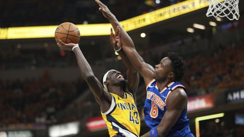 Indiana Pacers forward Pascal Siakam (43) shoots against New York Knicks forward OG Anunoby during the first half of Game 3 of the Eastern Conference finals of the NBA basketball playoffs Sunday, May 25, 2025, in Indianapolis. (AP Photo/AJ Mast)