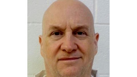 Hardin, de 56 años, estaba cumpliendo una sentencia de 30 años