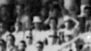 Luis Galván (al centro) durante un partido del Mundial de 1982 entre Italia y Argentina.