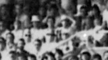 Luis Galván (al centro) durante un partido del Mundial de 1982 entre Italia y Argentina.