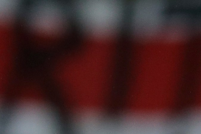 Gabriel Milito of Argentina's Estudiantes de la Plata shouts instructions to his players in the field during a Copa Libertadores round of sixteen soccer match against Colombia's Independiente Santa Fe in Bogota, Colombia, Tuesday, May 12, 2015. (AP Photo/Ricardo Mazalan)
