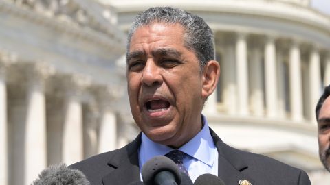 El presidente del CHC, Alejandro Espaillat, destacó el aporte de los pequeños empresarios latinos a la economía.