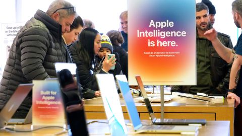 Apple Intelligence es un sistema de IA personal diseñado para mejorar la experiencia del usuario en iPhones, iPads y Macs.