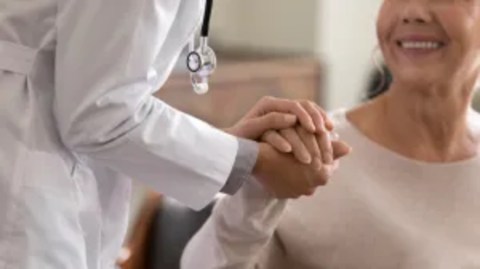 Los residentes elegibles reciben el beneficio del programa de alivio de deuda médica.